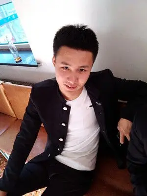 龙四丶依旧的主播照片