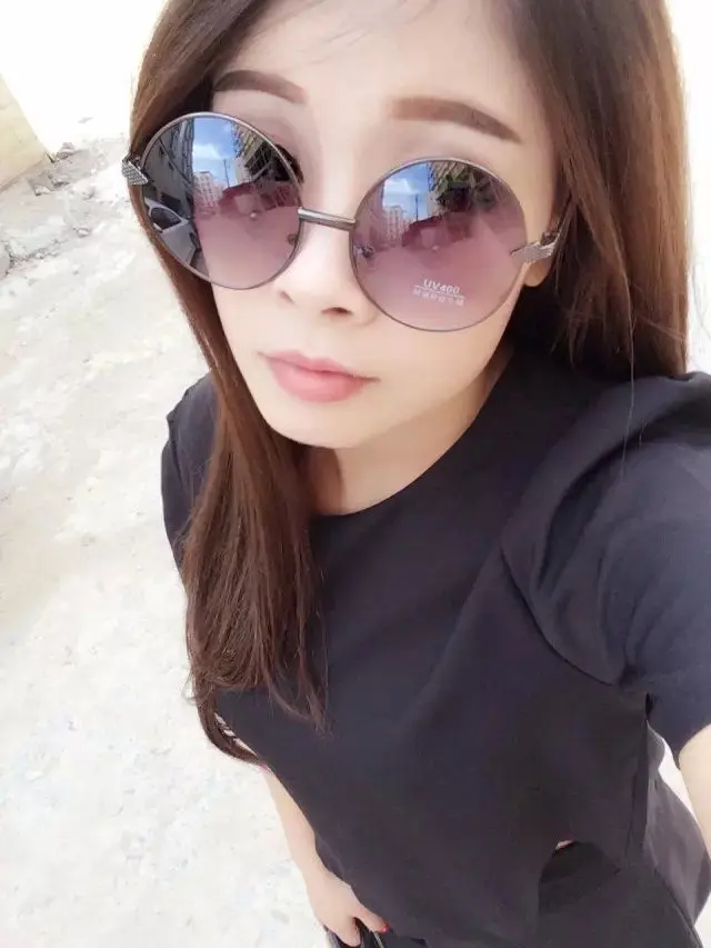 朕略萌年后直播的主播照片