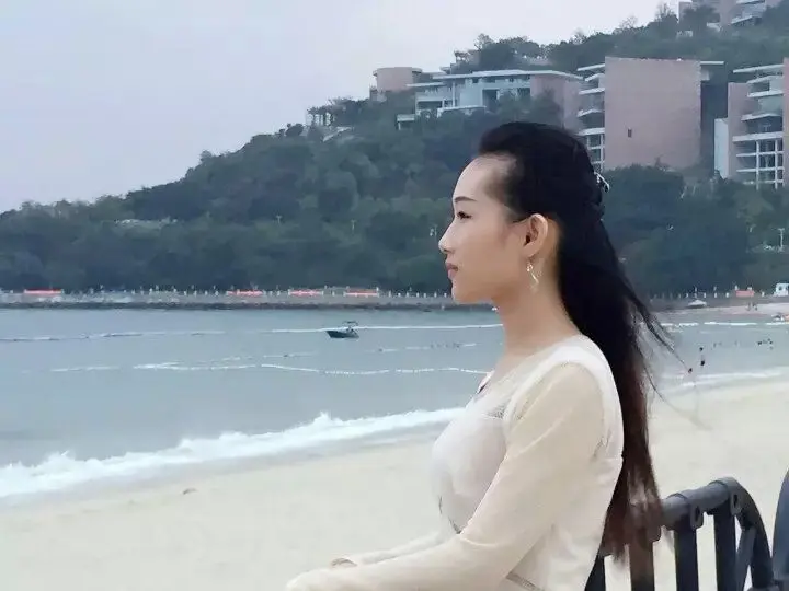海天佳佳-安静唱歌的主播照片