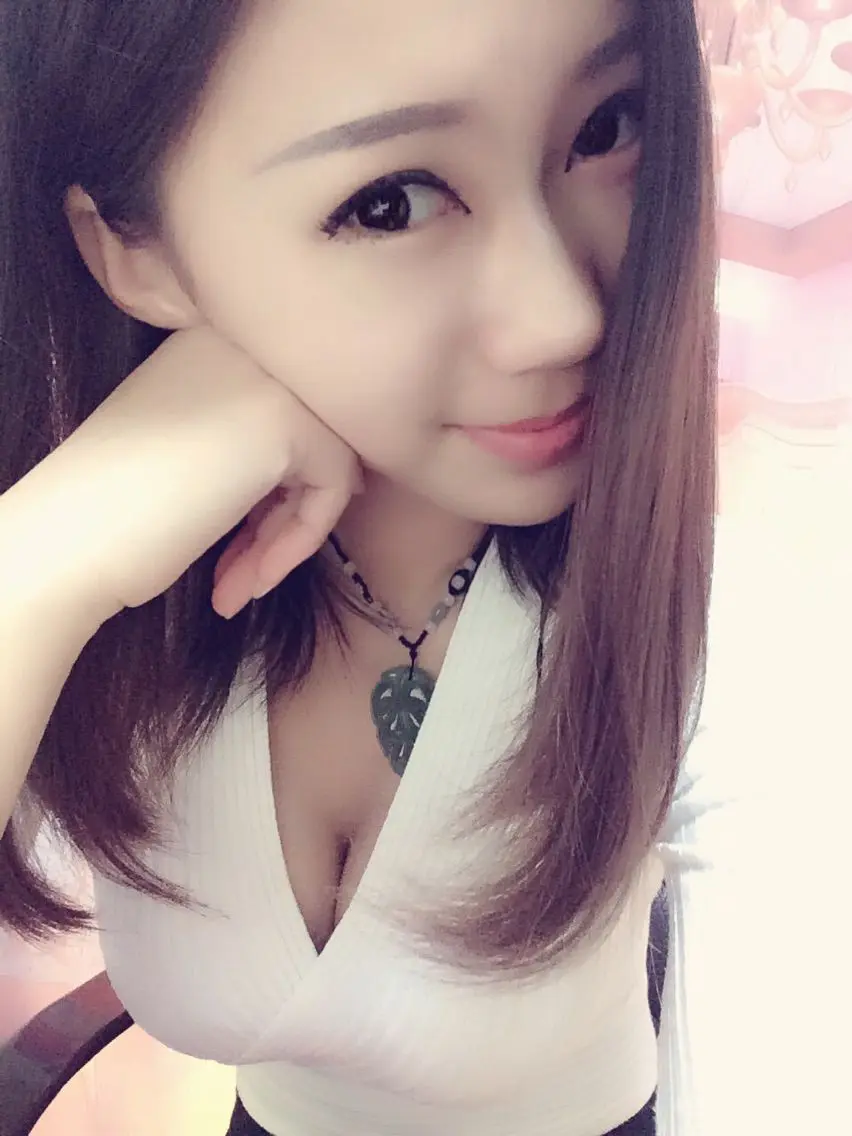 シ小雨丶Jenny的主播照片
