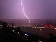 移炮泯恩仇