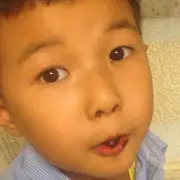 在他眼里