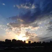 萍水相逢。*o