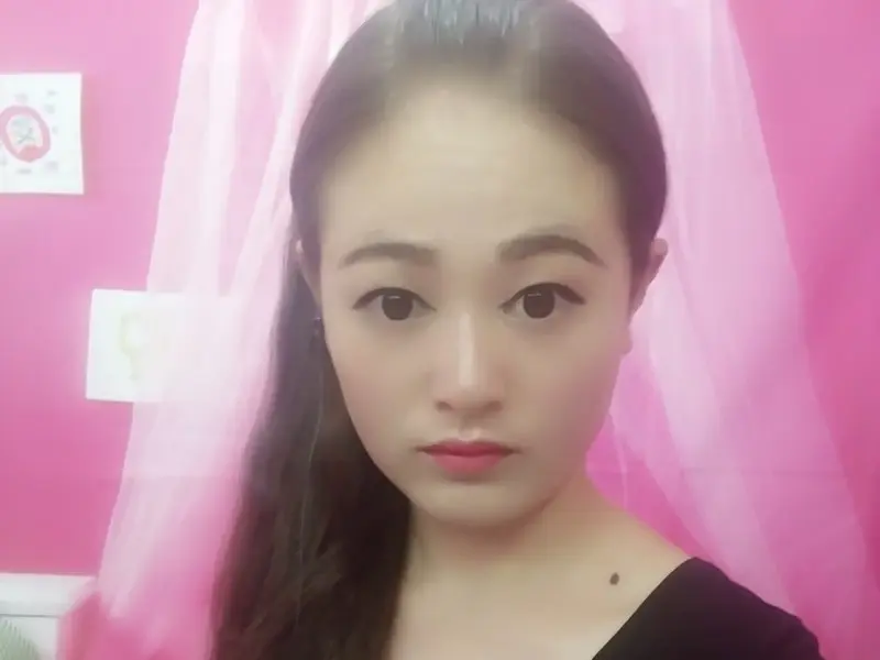 你的傻妞妹妹的主播海报