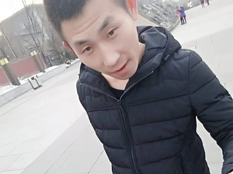 唱歌的小男孩的主播海报