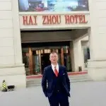 打①小就「傻」