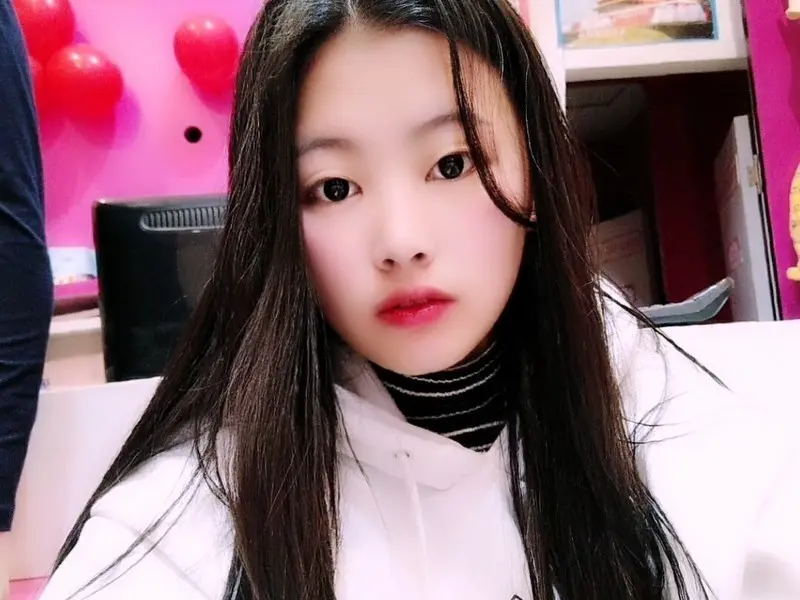 姜允儿✨的主播海报