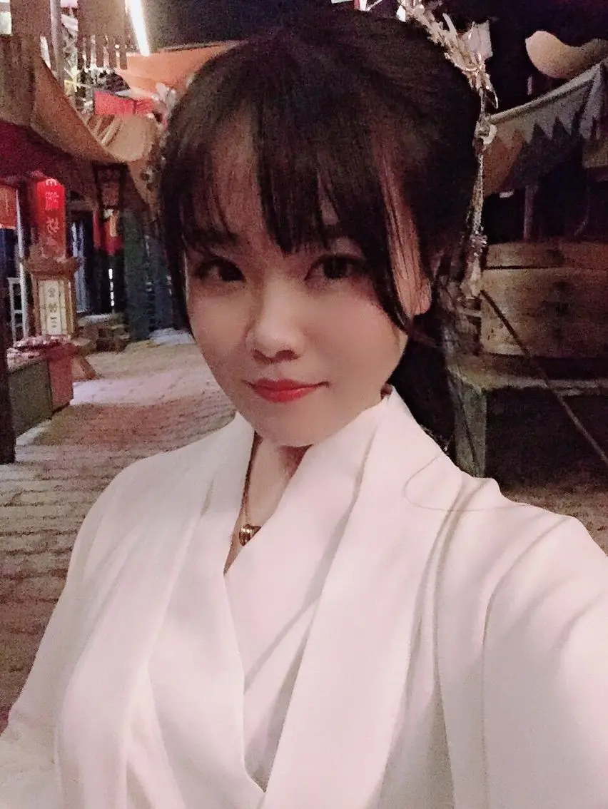 薇薇安今日休的主播照片