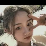 受伤孤单小男孩