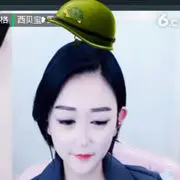露珠般清澈的眼眸