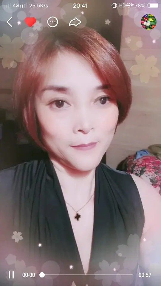 男人肩膀扛着天的图片