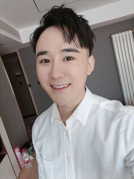 演员孔雀哥哥的图片