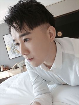 演员孔雀哥哥的图片