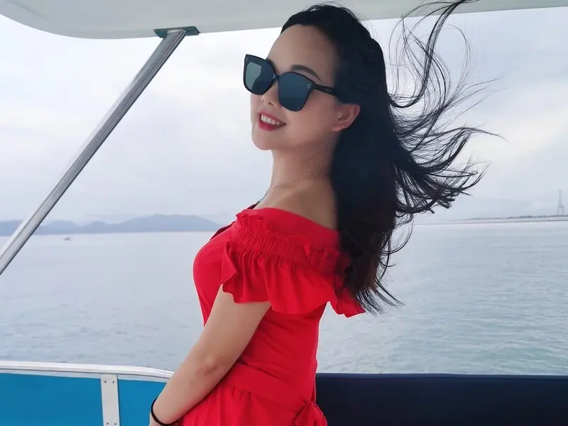 小玲儿～开心就好的主播海报