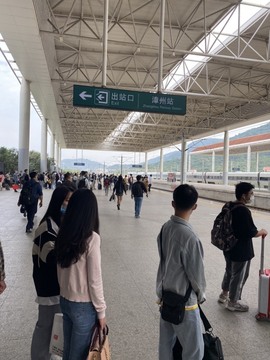 有故事的小哥主播照片