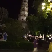 八百年.
