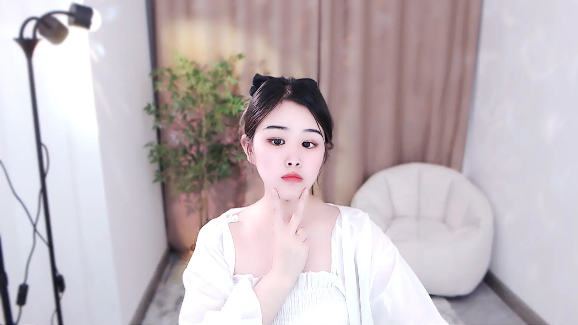 小洛洛今天休息的主播照片