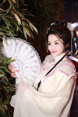 小妖雅静又菜又爱玩的图片