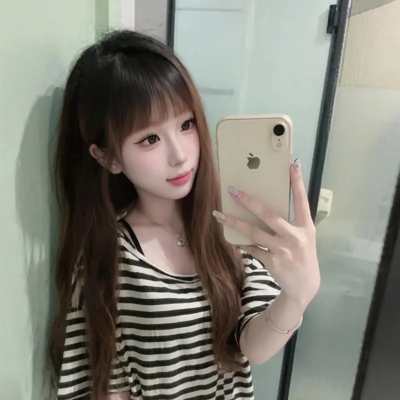 新人知夏的主播海报
