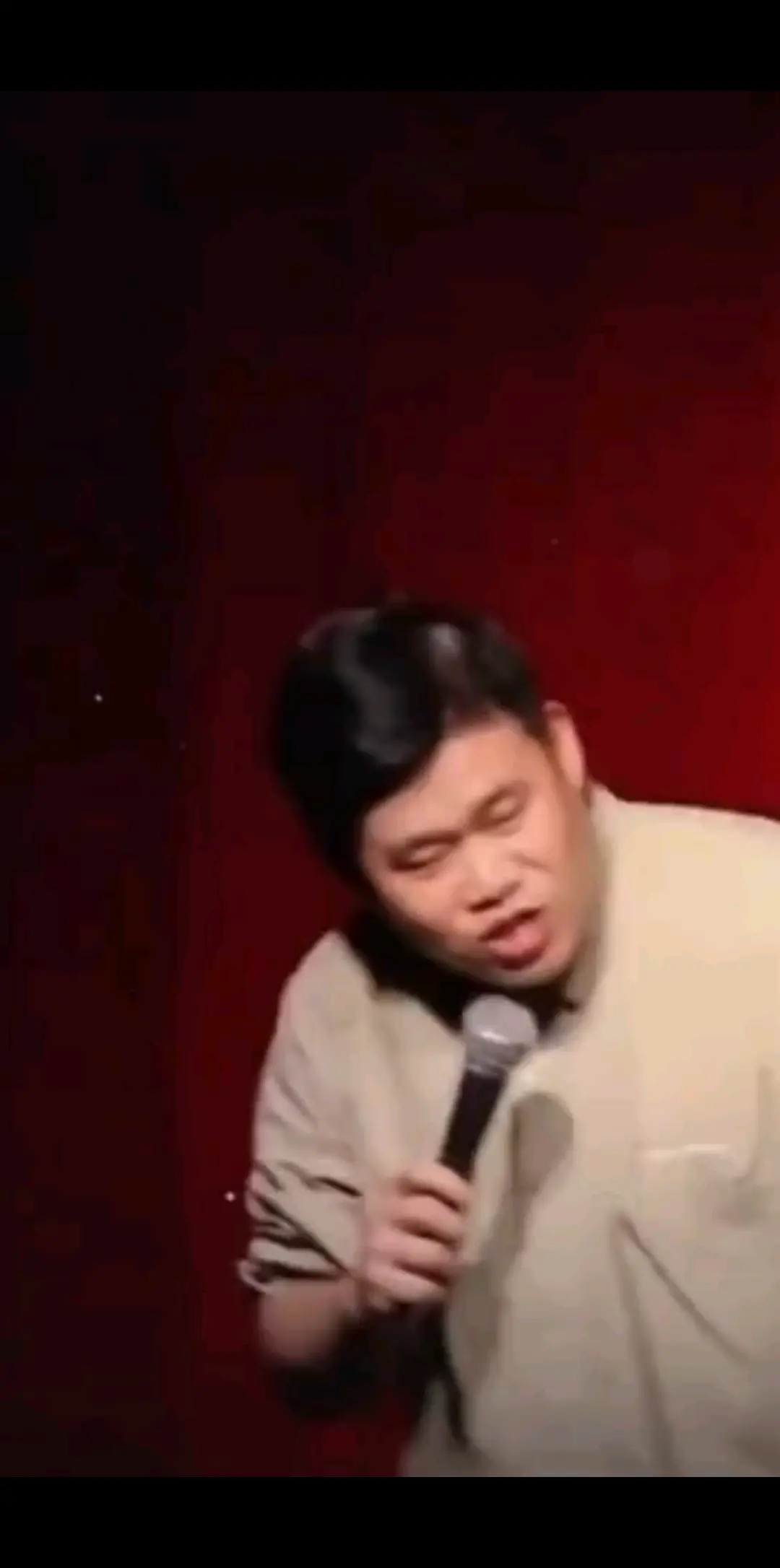你和一个不爱你的人比