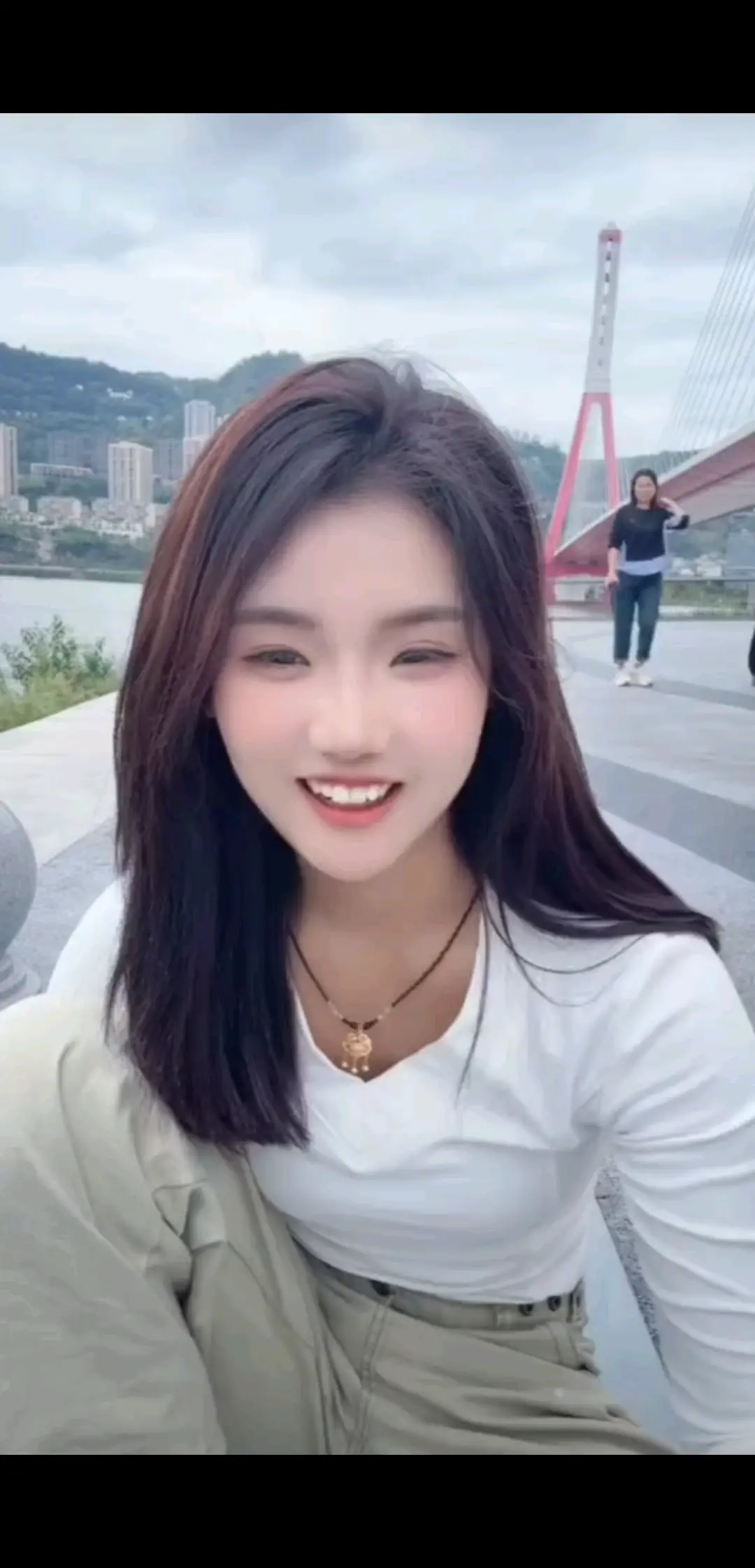 丹妮头发真的很厚
