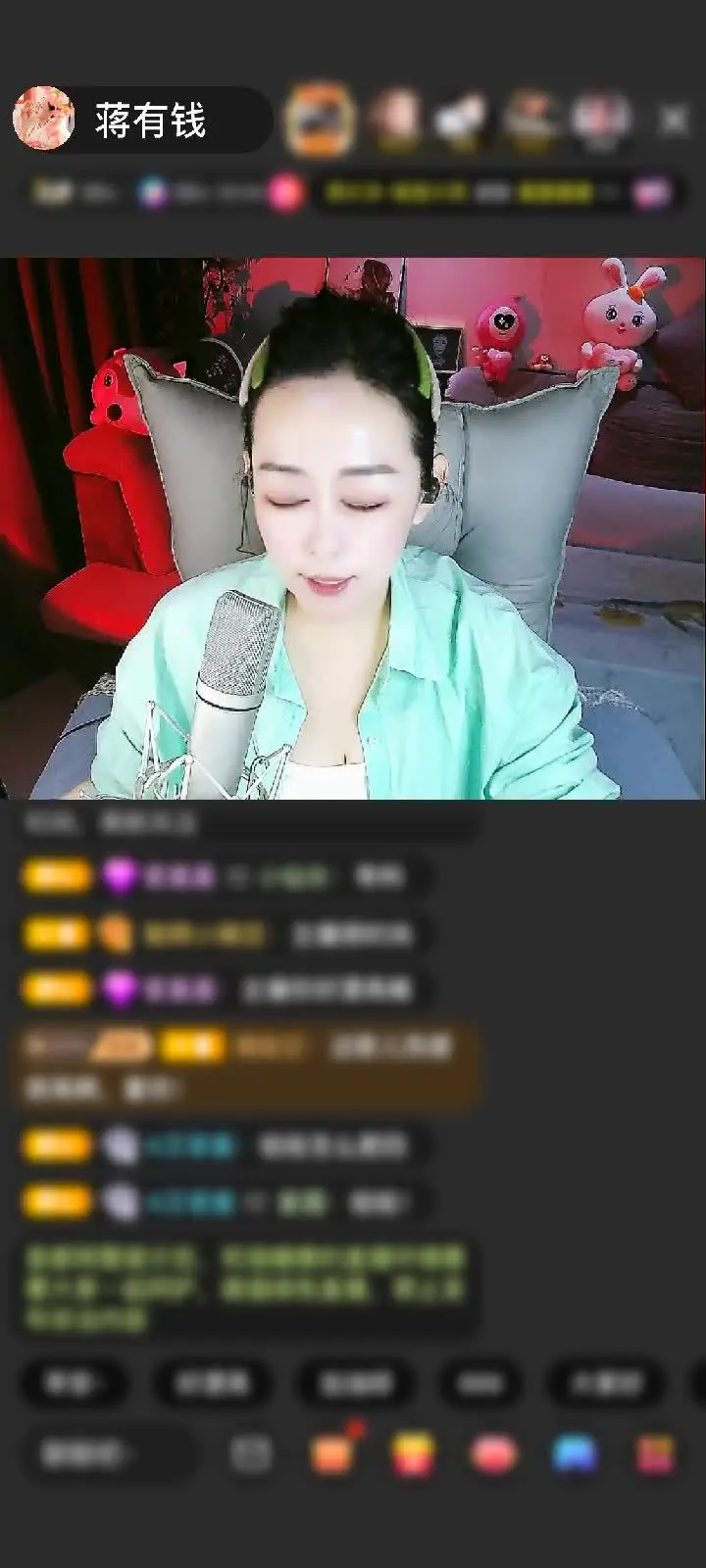 我的天！是谁家的小可爱又来给我送温暖啦？哦～是我们♛走走看看♛呀！两个黄金守护唰唰地飞过来，差点闪到我的眼睛哈哈～你是不是偷偷给我开了“守护套餐”呀，这么宠我，小心我会骄傲的哦！