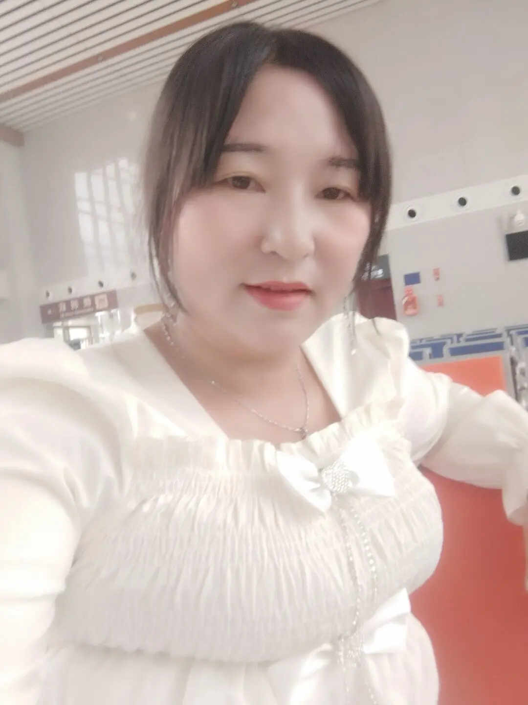 微微星辰主播图片