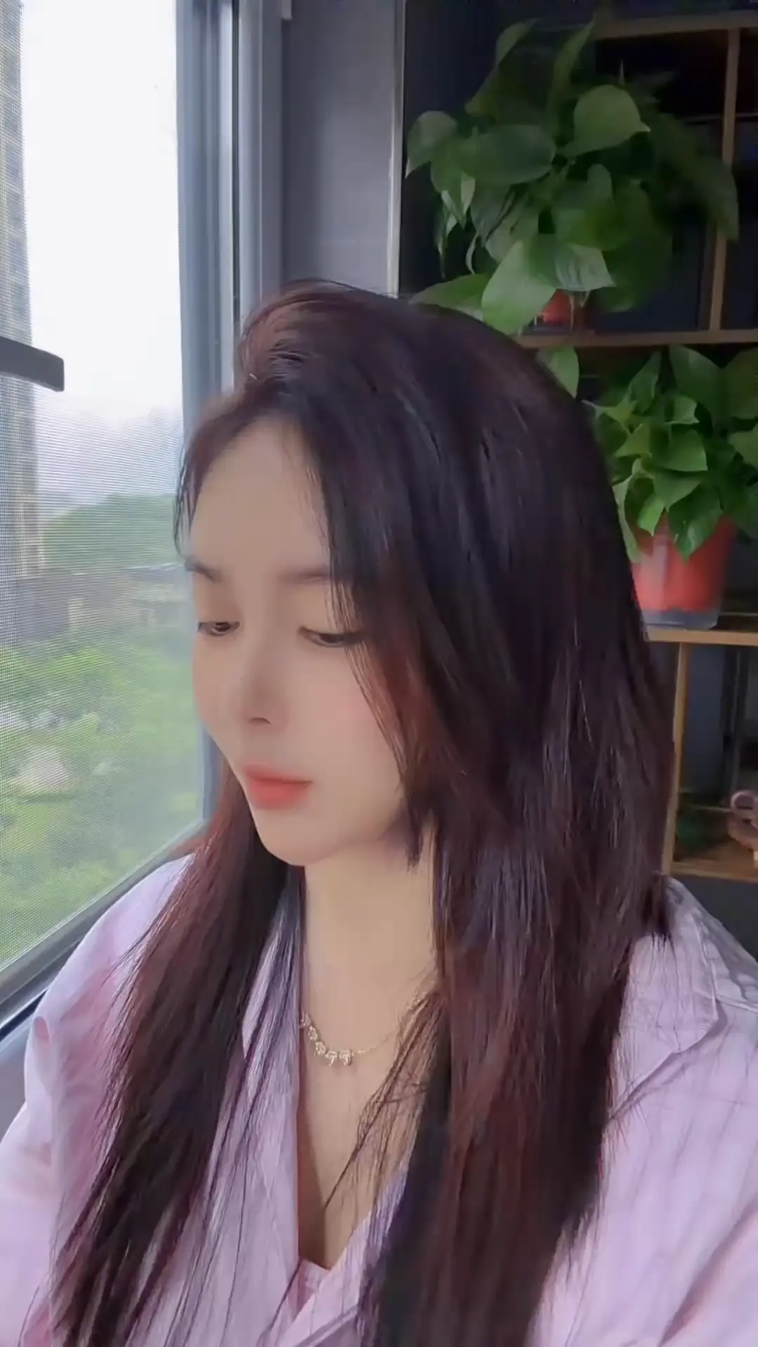 嘴笨不会说话，只好用