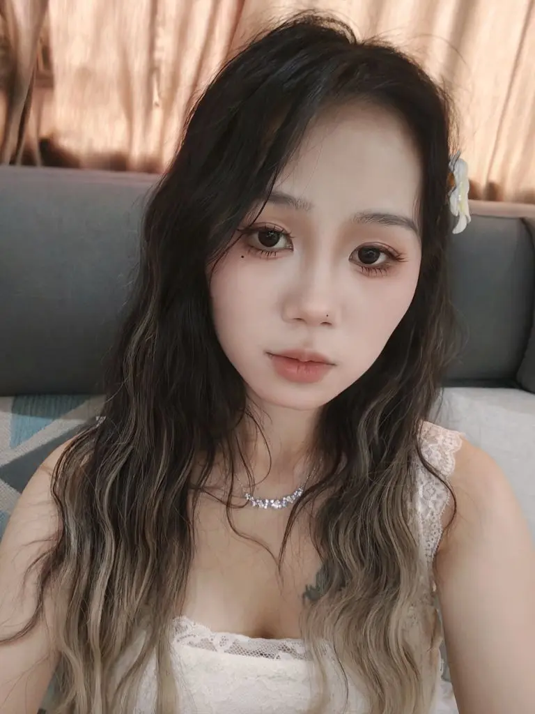 妍宝～超甜辣💋休一主播图片