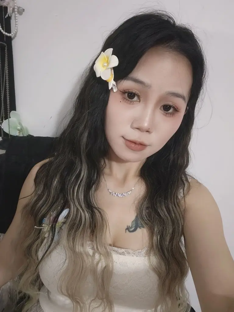 妍宝～超甜辣💋休一主播图片