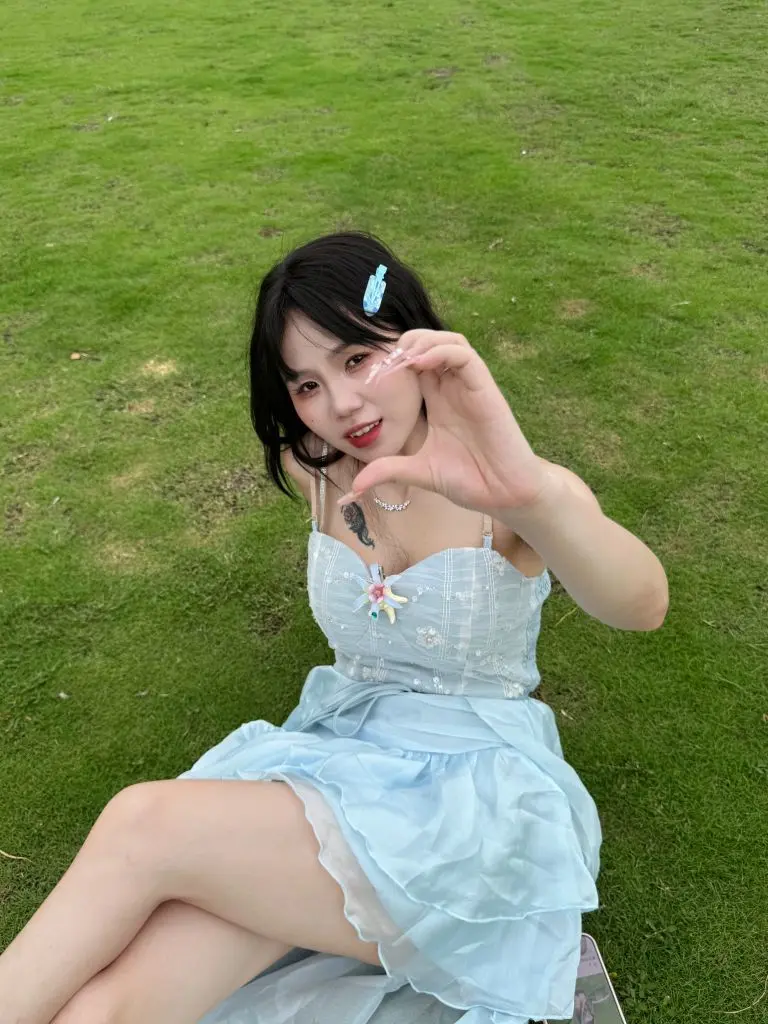 妍宝～超甜辣💋休一主播图片