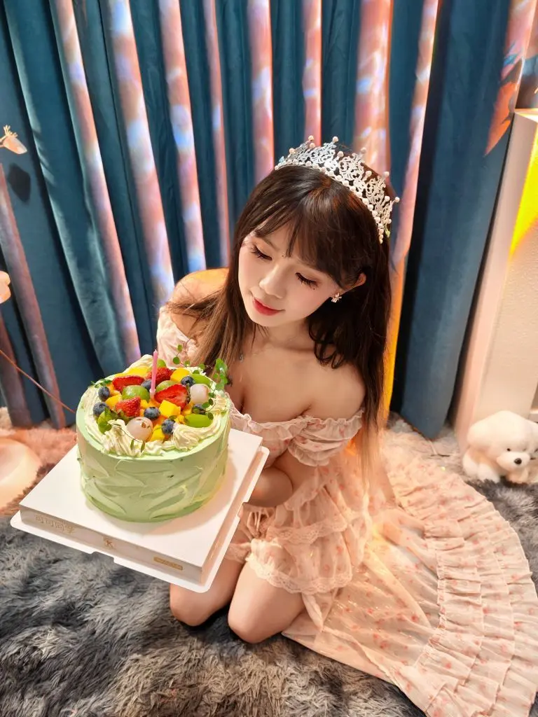 妍宝～超甜辣💋休一主播图片