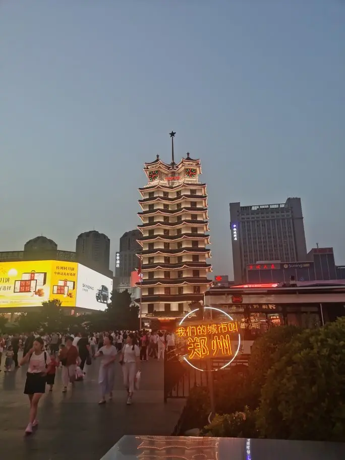 就爱看那旁边两点主播图片