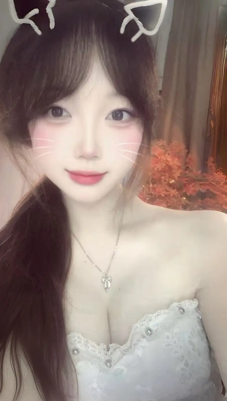 萌新白小糖主播图片