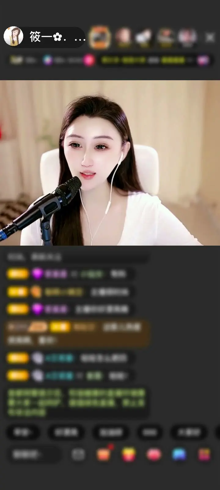 不太会讲爱，但对我从不吝啬。